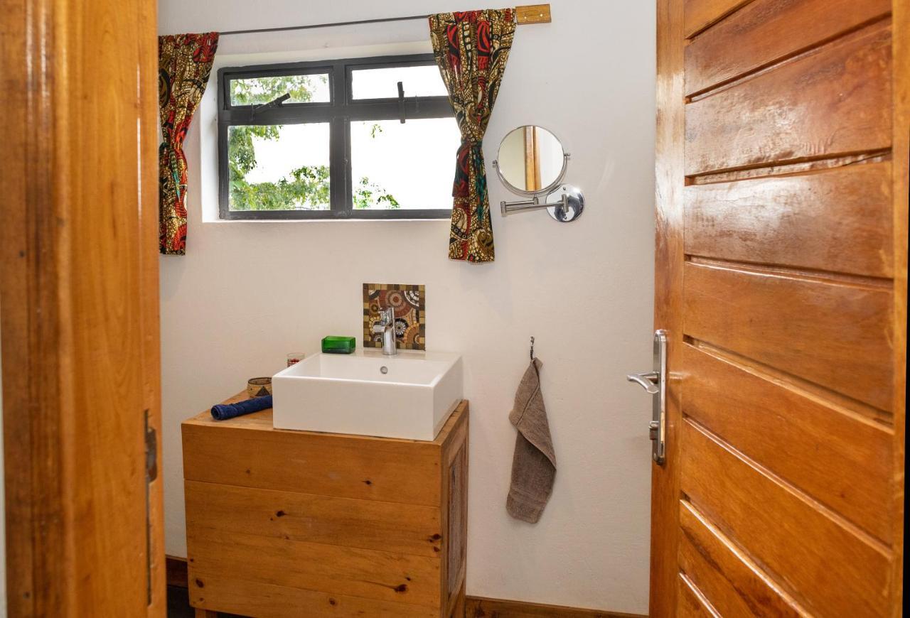 Isunga Lodge Kibale National Park Екстериор снимка