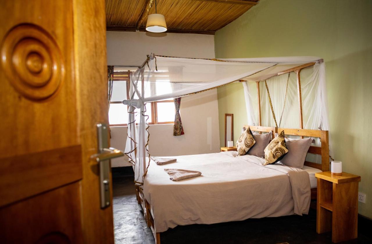 Isunga Lodge Kibale National Park Екстериор снимка